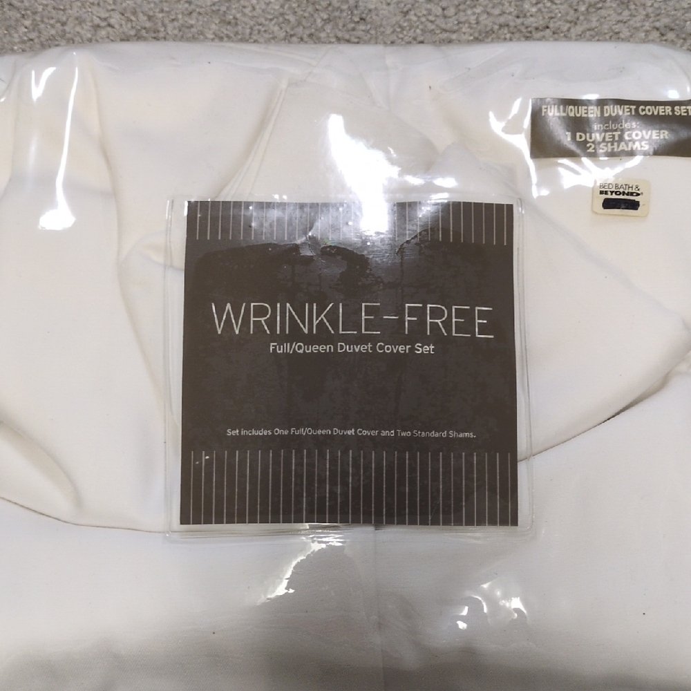 Bed Bath & Beyond White Wrinkle-Free Duvet Cover Set